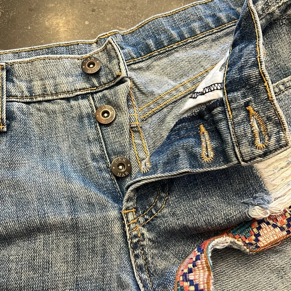 ๐ CARMAR ๐ Jean shorts with embroidered trim Size 26 - Picture 5 of 7